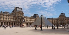 The-Louvre-Museum-Outside-3